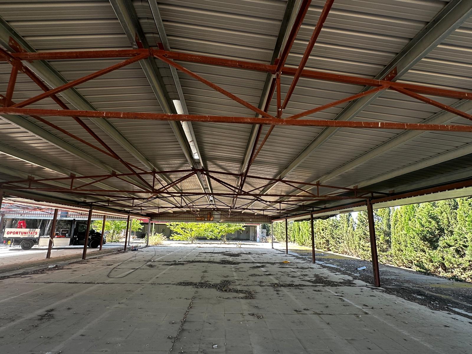 carpa metálica industrial desmontable 14,30 x 30 m con cubierta de chapa