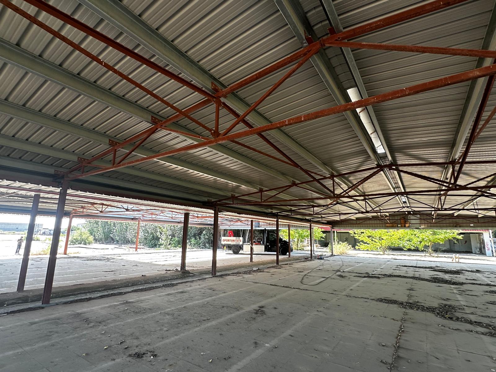 carpa metálica industrial desmontable 14,30 x 30 m con cubierta de chapa