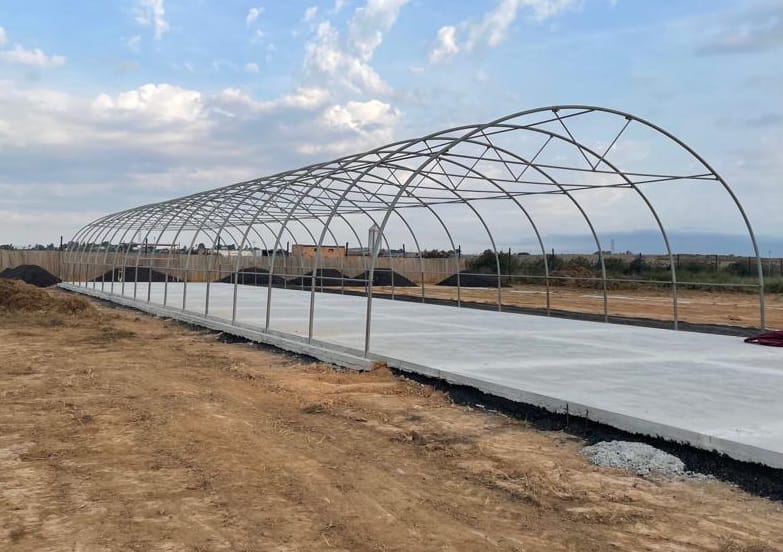 estructura metálica tipo túnel de 20x8 m con tubo de 60 mm – solo estructura sin lona