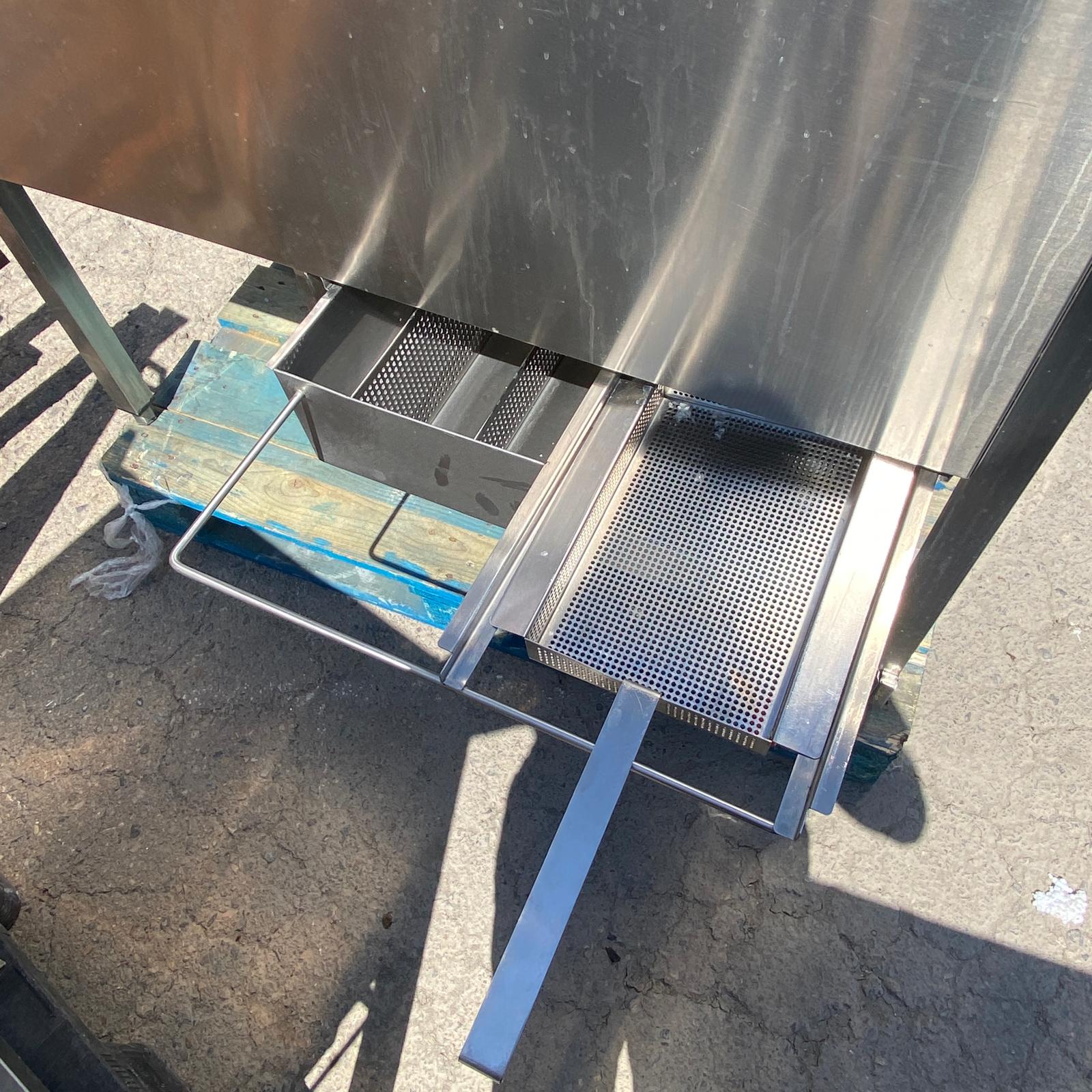 fregadero industrial de acero inoxidable steelinox con cuba profunda y sistema de pedal